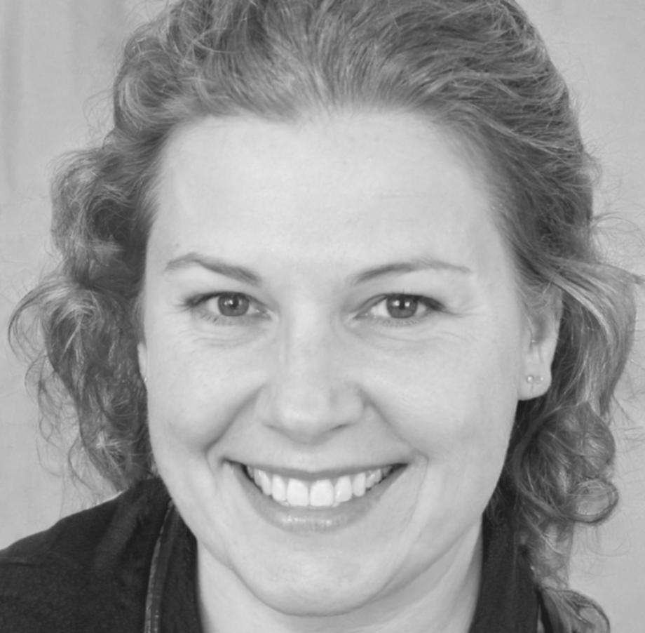 Retrato profissional de Rafaela Nogueira, especialista em personagens orgânicos